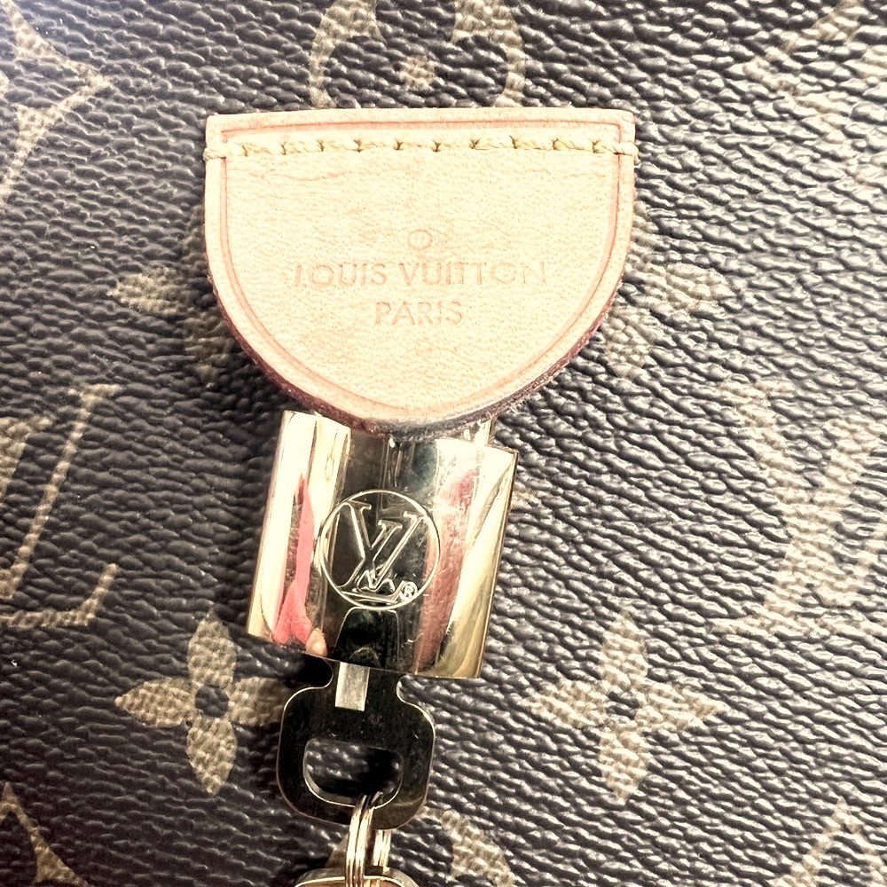 LOUIS VUITTON Monogram RIVOLI MM - Picture 9 of 14